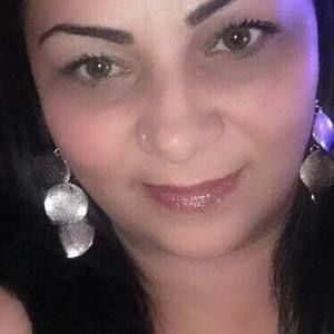 Meet your Posher, Mona